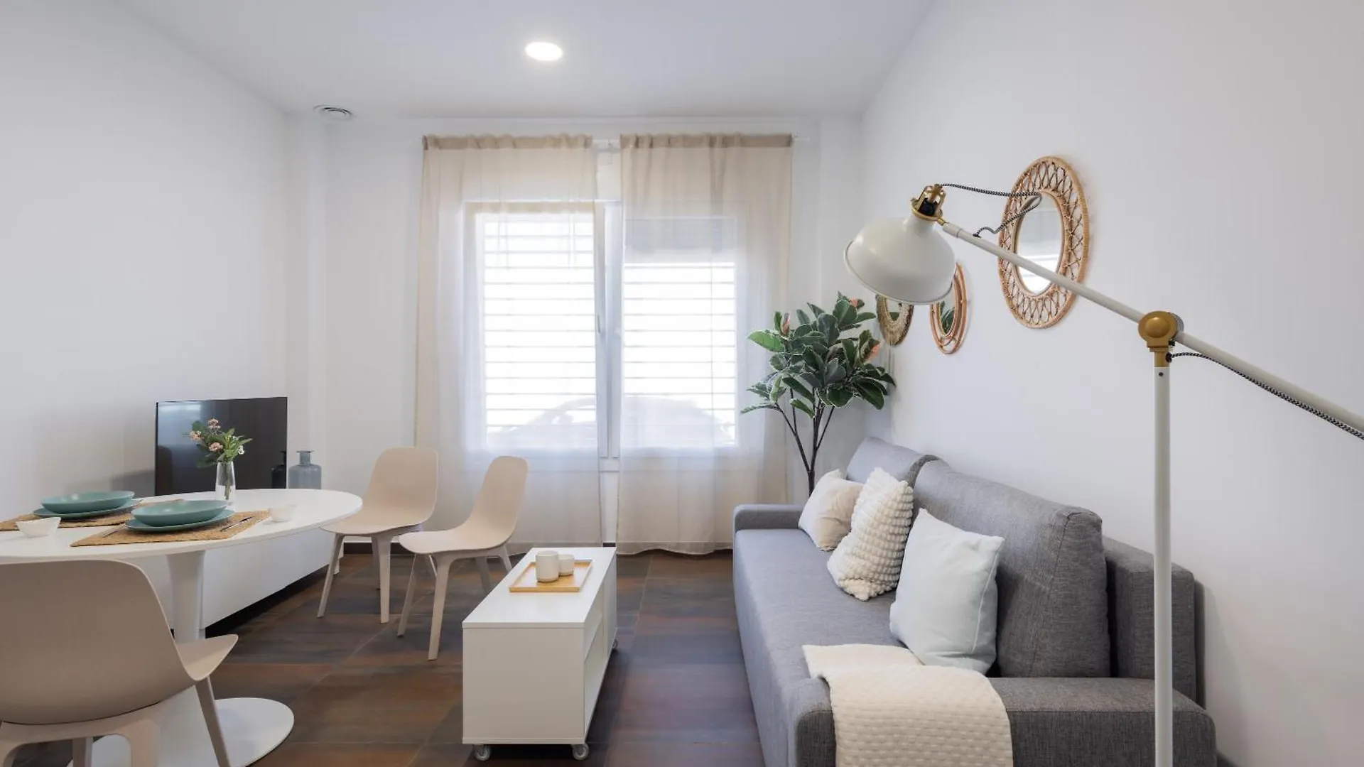 Estudios Y Apartamentos El Antiguo Balneario Ha Cadiz Spain