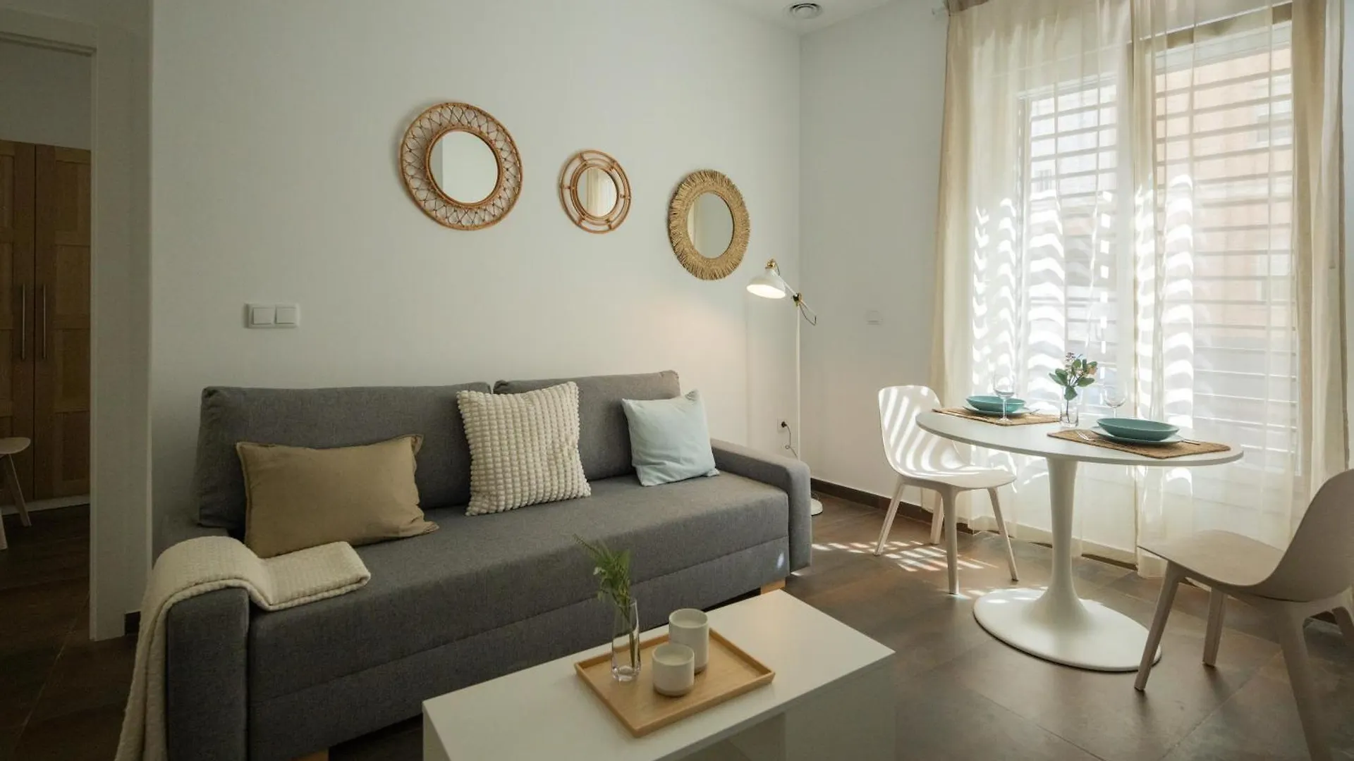 Estudios Y Apartamentos El Antiguo Balneario Ha Cadiz Spain